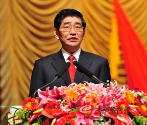 市长毛小平在开幕式上作政府工作报告